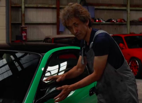 What kind of side mirror does Yasuyuki Kazama's Nissan Silvia S15