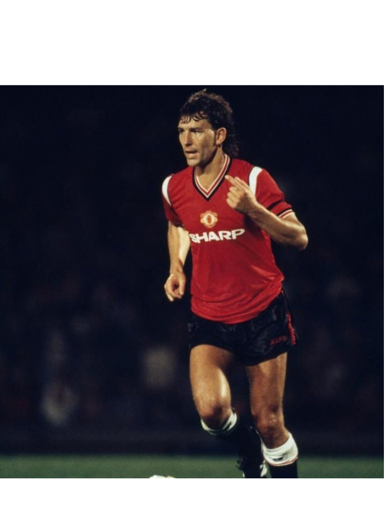 Bryan Robson reflects on Sir Bobby