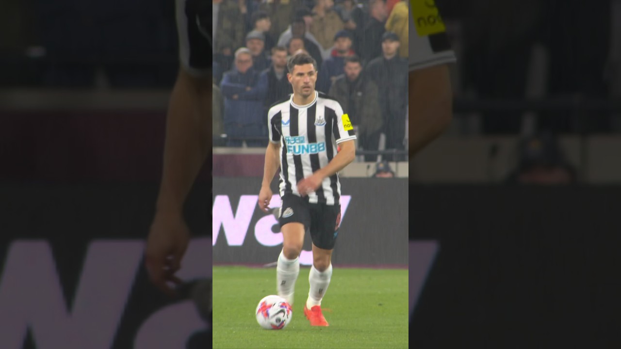 A defence-splitting pass. 😎🪡