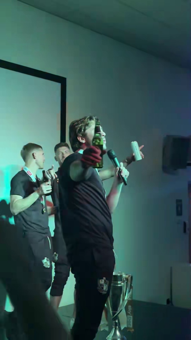 Quickfire Questions with Dan Jones! A cowboy？ 🤠