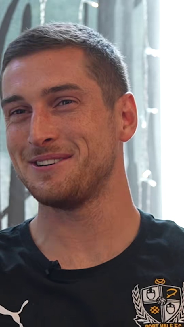 Quickfire questions with Conor Grant! NO SAUCE？! 😶