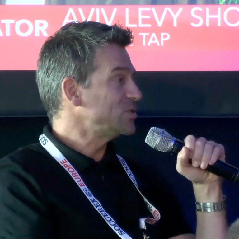 How does 433 collaborate with football institutions?