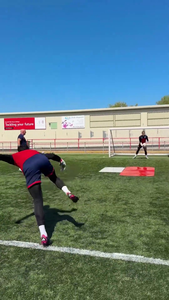 Why’s the goal so small 🤷_♂️