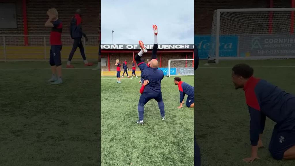 10 MILLION VIEWS - Bros gonna play himself 💀