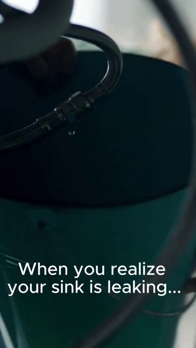 🙈😂 Sink leaking and no StreamLabs control in sight!💦