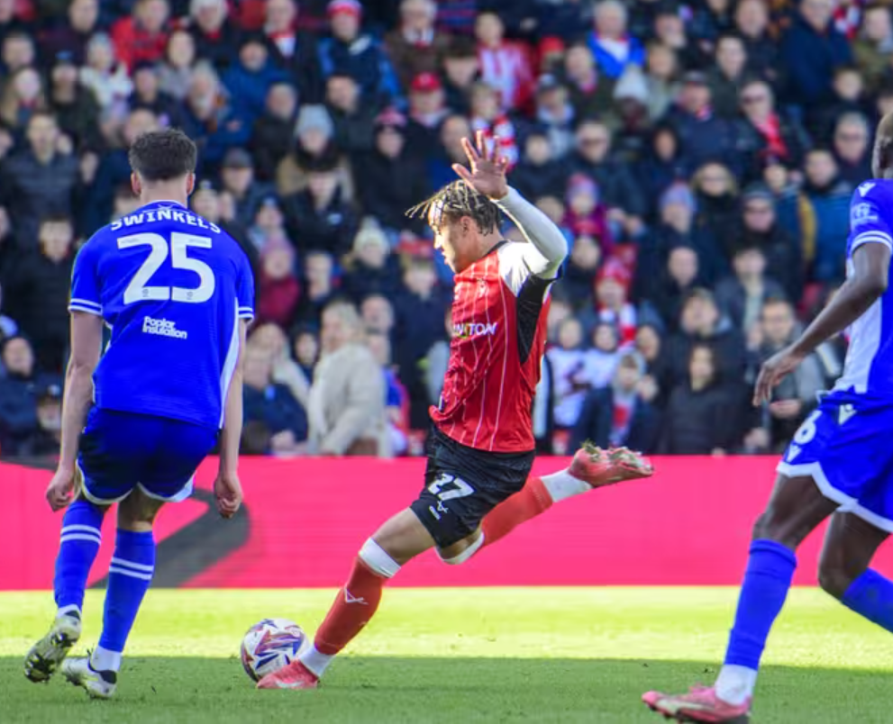 Makama smashes in the first