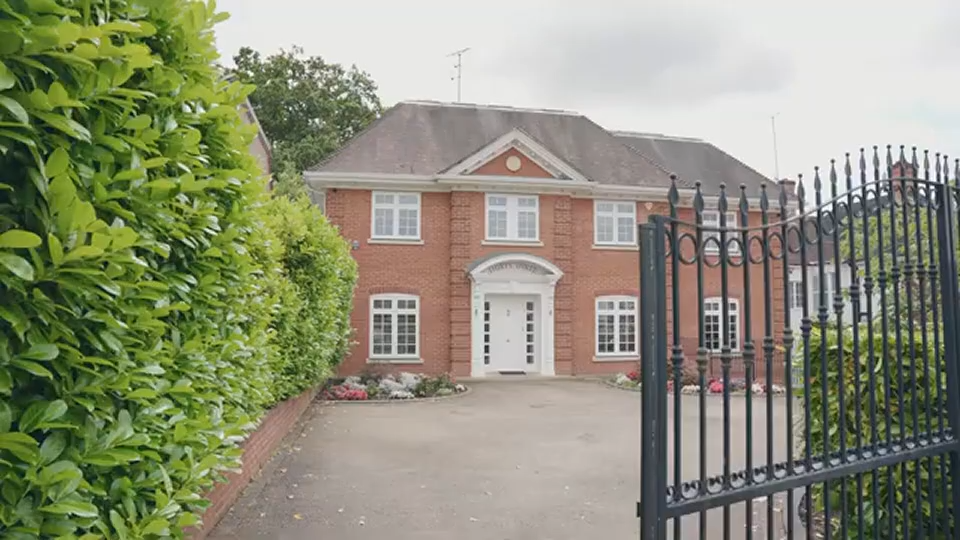 🏡 FOR SALE LUXURY FAMILY HOME IN FINCHLEY N3 🏡