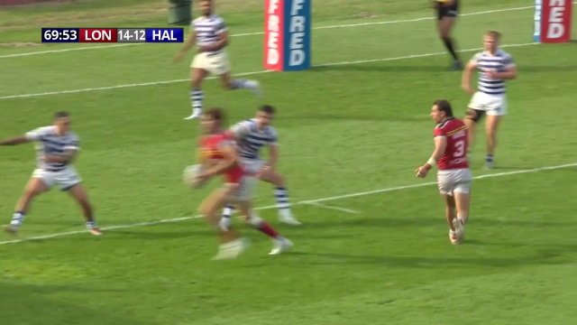  Referee has given it to Halifax. Broncos have a 2 point lead.