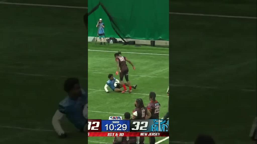 Madden Glitch In Real Life - Ashante Worthy With A Diving First Down Grab While Fully Covered!