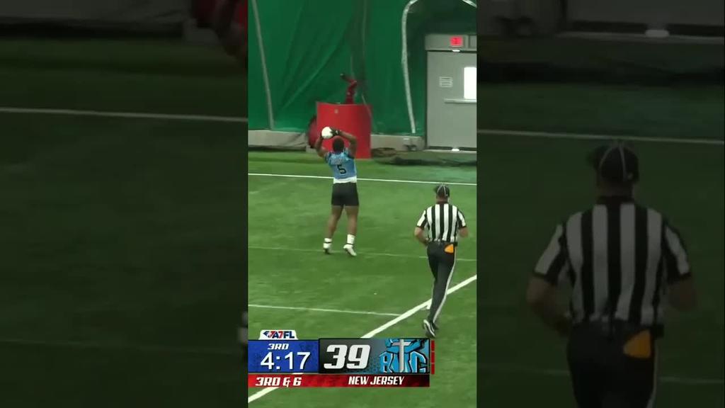 Big-Time Throw And Big-Time TD Catch From The Goat! Codrington Rolls Out And Drops A Dime To Mozie!