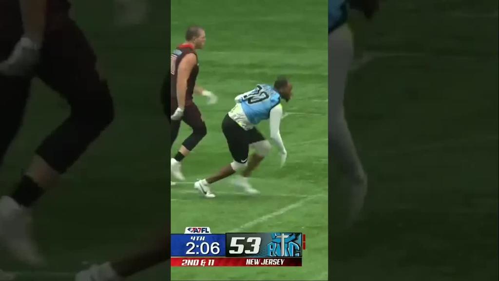 Bagway Delivers When It’s His Call - Executes a Perfectly Drawn-Up Scramble for a BIC First Down!