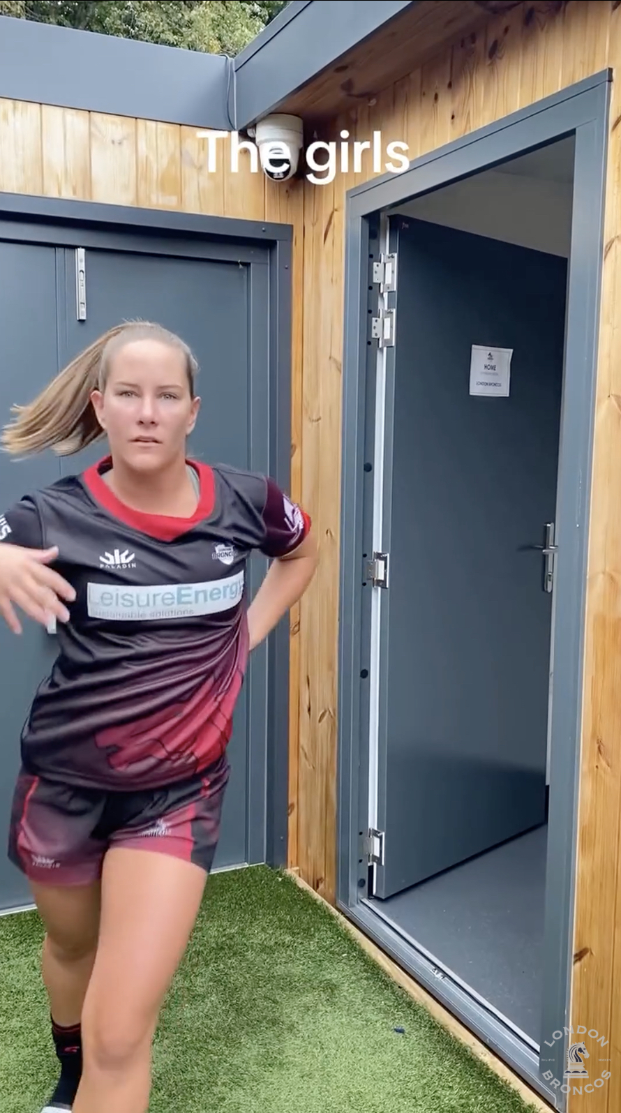 Sorry we’re late, the girls were throwing a fit #wearelondon #rugbyleague #womensrugby #throwing