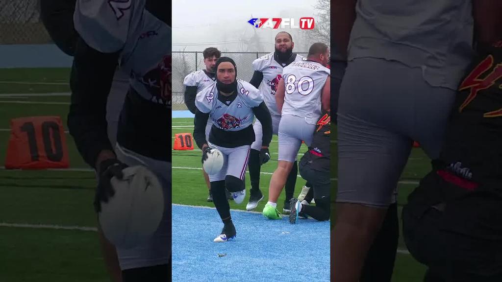 Quick Slant Tender To Diaz. Diaz Keeps His Legs Churning And Carries The Watchmen Defense For 6!