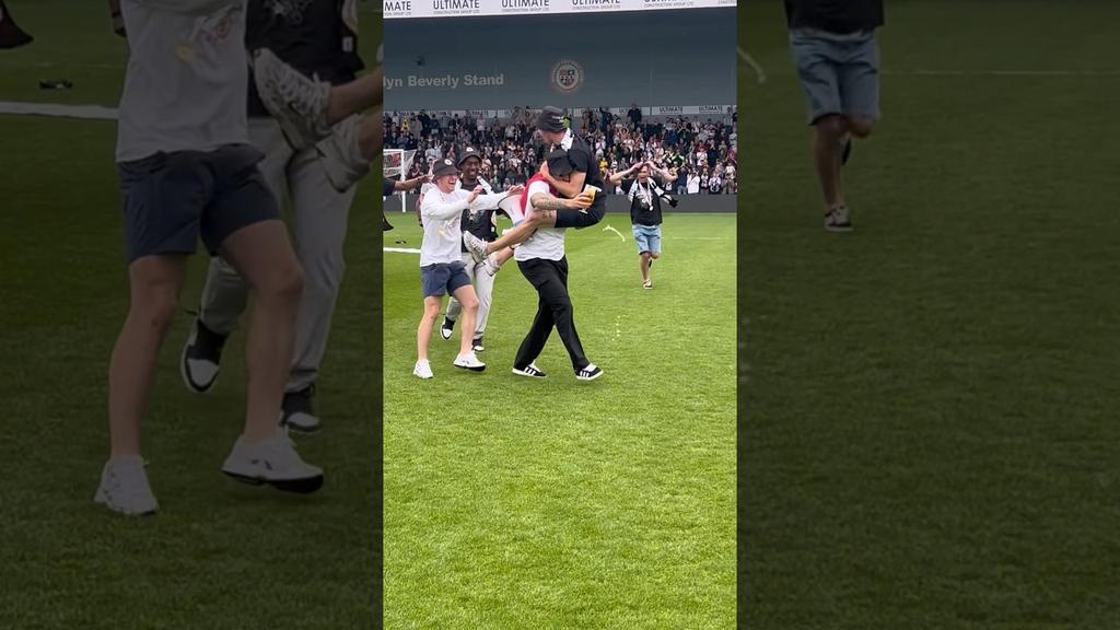 Looks like Woody's expert moonwalking was interrupted by the squad 🤣
