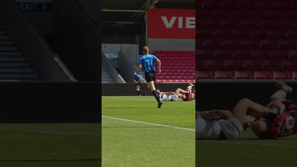 Luke Smith with the first try of the evening