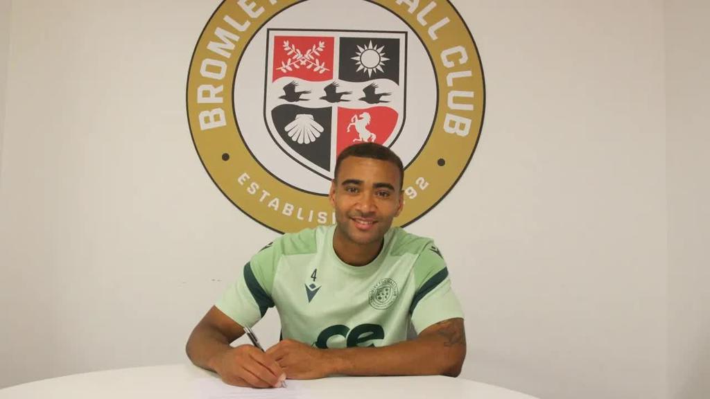 Ashley Charles pens new deal!