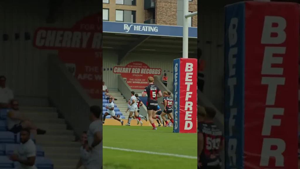 Alex Max goes over the line 😎