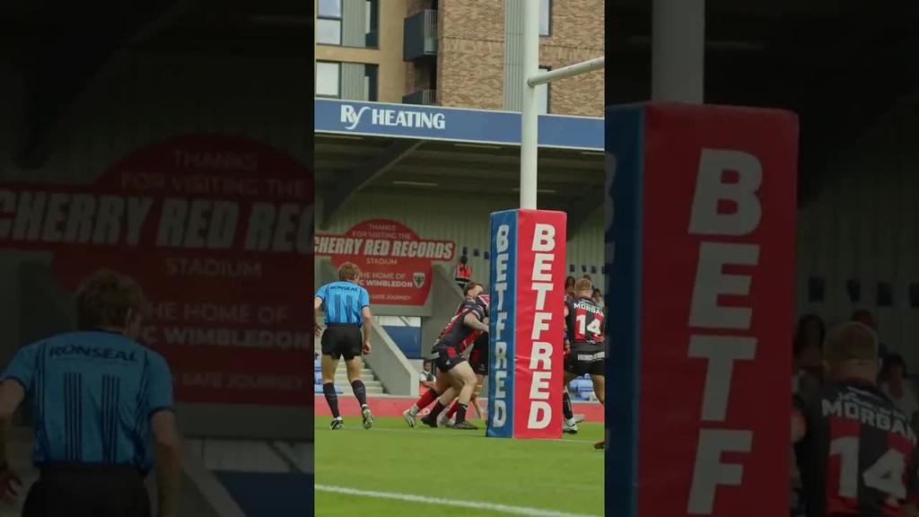 Big Bully Bieno Barges over the line 😾