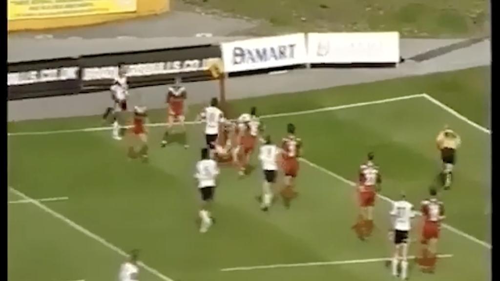 Deacon's iconic try/Salford 2005
